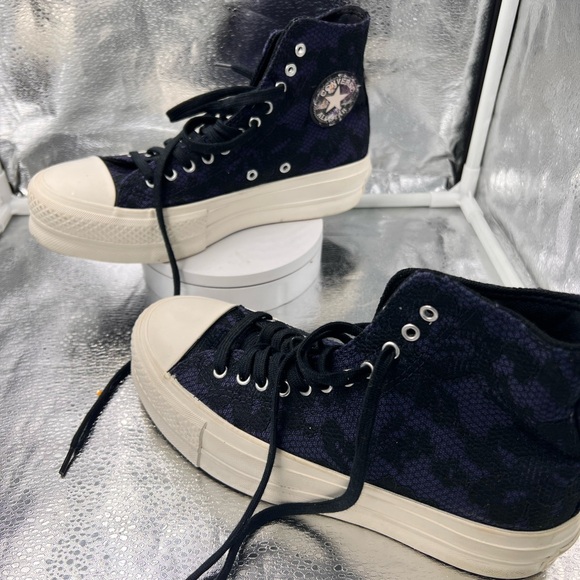 Blue lace converse sneakers - Picture 5 of 5